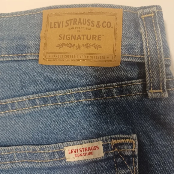 Levi's Signature Blue Denim Straight Leg Jeans - Picture 2 of 6
